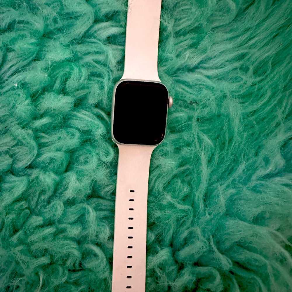White band silver Apple Watch 41mm